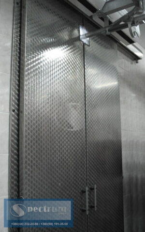 Otkatnye-dvustvorchatye-dveri